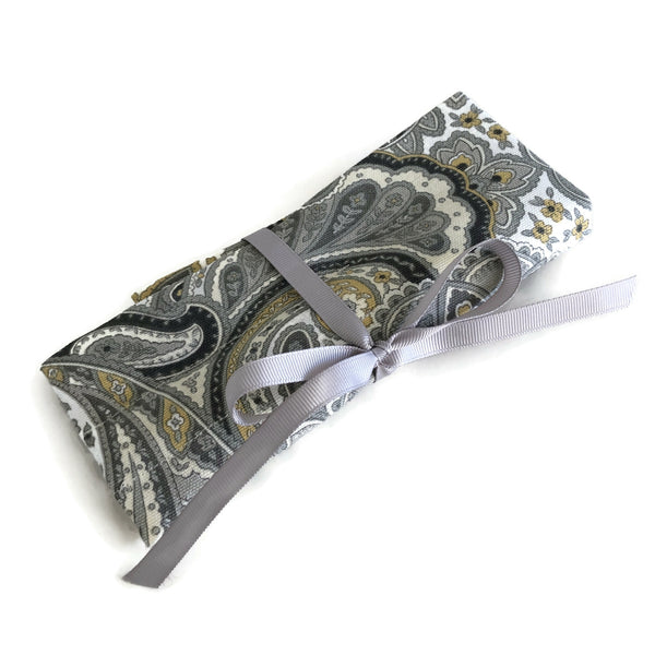 Double Point Needle Roll Up 12 Pockets Gray Paisley